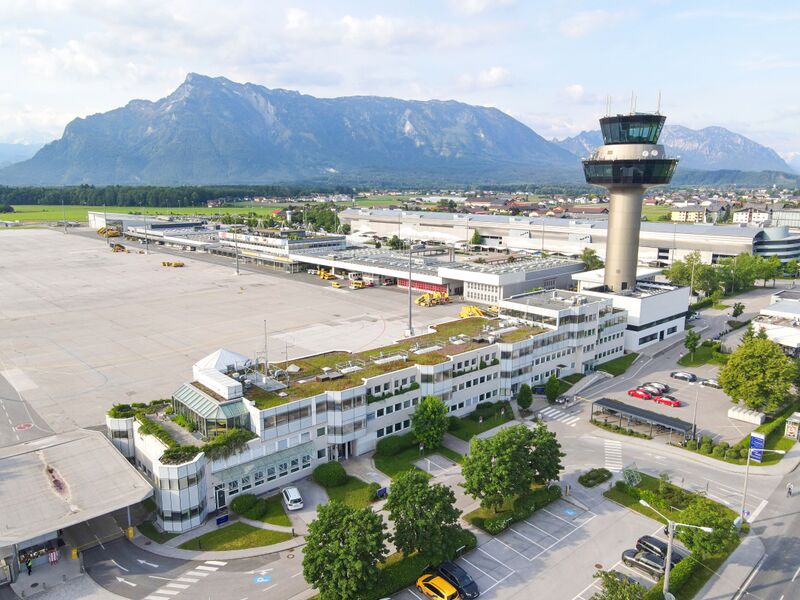 Datei:Herbert-von-Karajan-General-Aviation-Terminal und Salzburg Tower.jpg