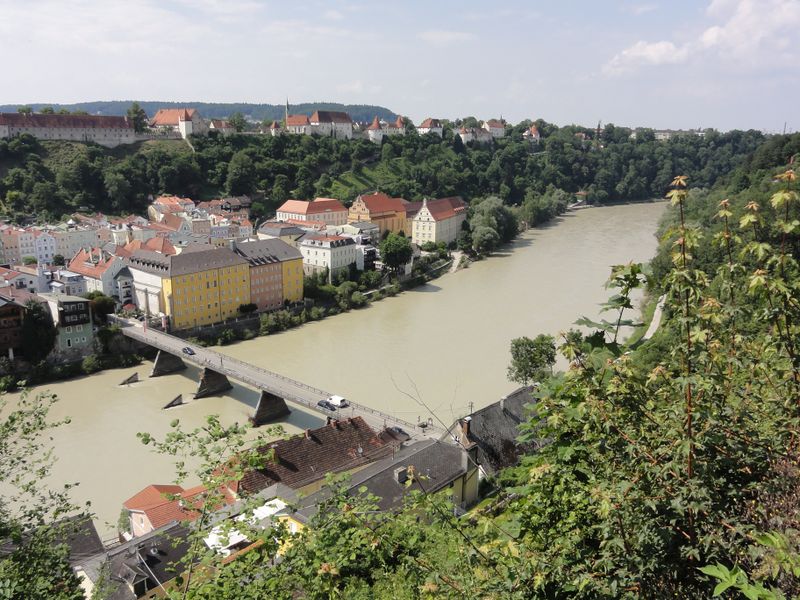 Datei:Inn in Burghausen.jpg