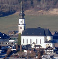 Pfarrkirche Thalgau mit dem südlich vorgelagerten Friedhof.jpg
