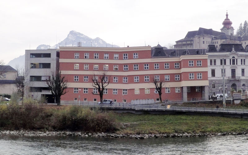 Datei:Bezirksgericht Salzburg.jpg