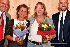 2025 10 16 Ehrungen Stadtgemeinde Neumarkt Lindner Helm.jpg
