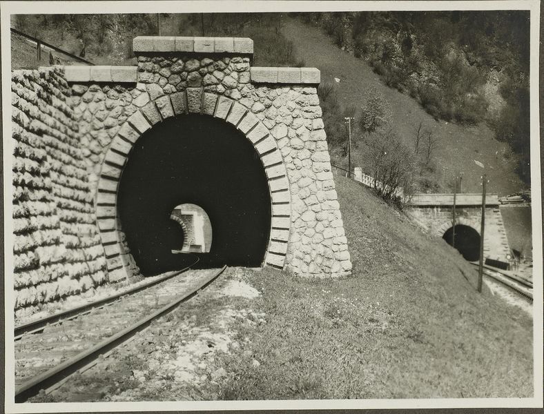 Datei:Eisenbahntunnel Taxenbach 1928 03.jpg
