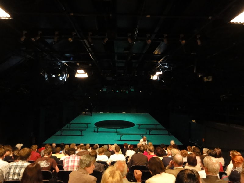 Datei:Großer Theatersaal des Schauspielhaueses Salzburg im Petersbrunnhof.JPG