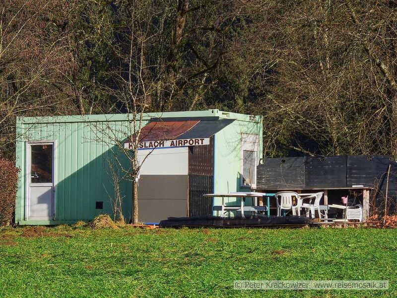 Datei:Neumarkt airport.jpg