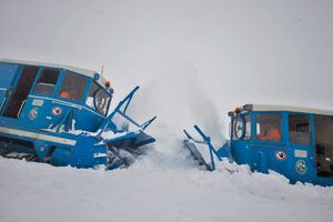 Großglockner Hochalpenstraße Schneeräumung Durchstich 26042016006.jpg