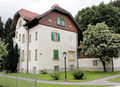 Stadtpfarramt Itzling Westseite.jpg