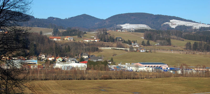 Datei:Gewerbegebiet Breitwies, Südansicht.jpg