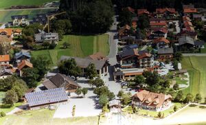 Laschenskyhof, Bildausschnitt vom Foyerfoto.JPG