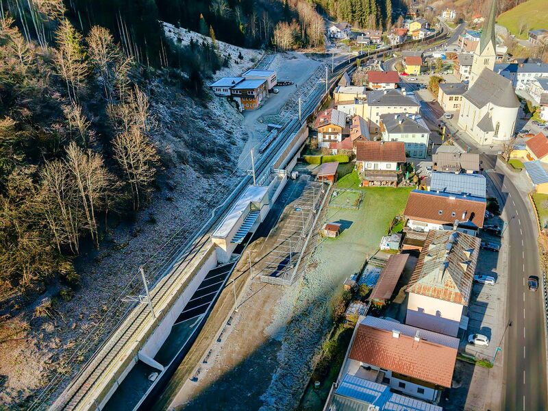 Datei:Hüttau Bahnhof 01.jpg
