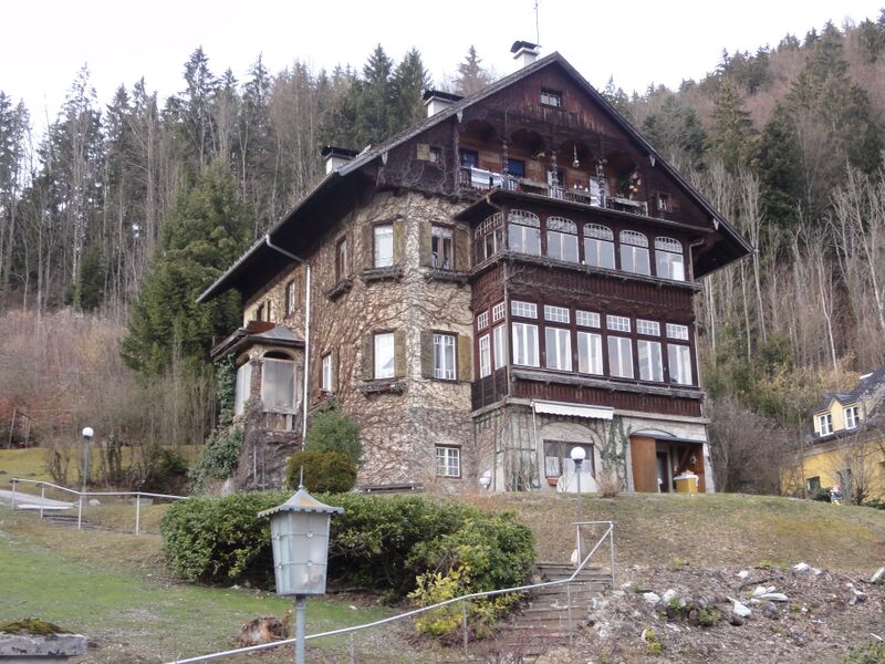 Datei:Neue König-Villa in St. Gilgen.JPG
