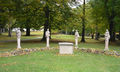 Denkmal u. Skulpturen im Minnesheimpark.JPG