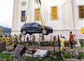 Screenshot 2025-04-18 at 09-45-18 Kuriose Szenen am Friedhof in Flachau Auto bleibt zwischen Gräbern hängen - SALZBURG24.png