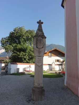 Totenleuchte im Friedhof von Marzoll, Nordansicht.jpg