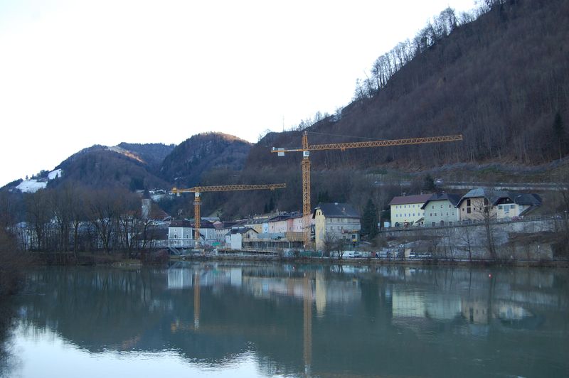 Datei:Halleinansicht vom Kraftwerkssteg aus.jpg