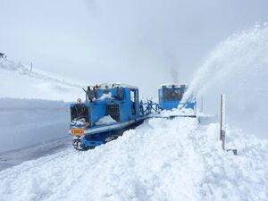 Großglockner Hochalpenstraße Schneeräumung 20. April 2016 01.jpg