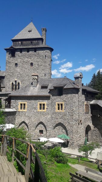 Datei:Burg Finstergrün 1 (23).jpg