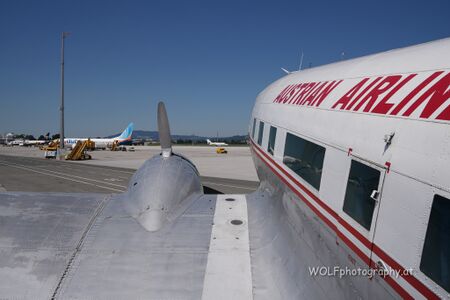 Douglas C-47 Salzburg Airport 03.jpg