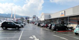 Geschäfte an der Römerstraße, 2018.jpg