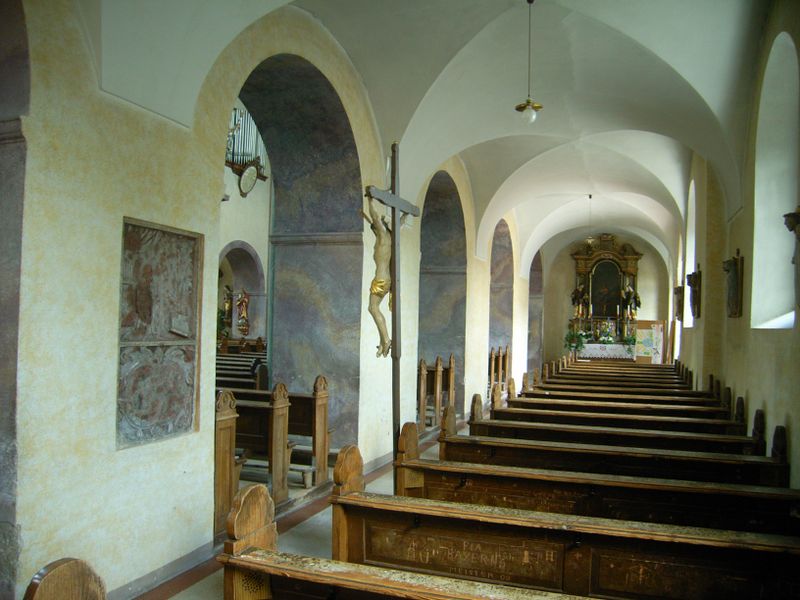 Datei:Pfarrkirche Obertrum. re. Seitenschiff.jpg