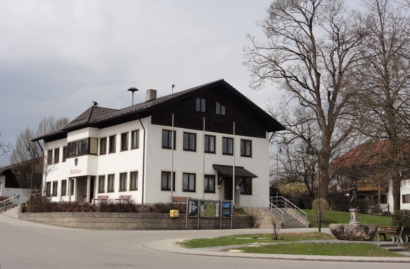 Datei:Rathaus in Saaldorf.jpg