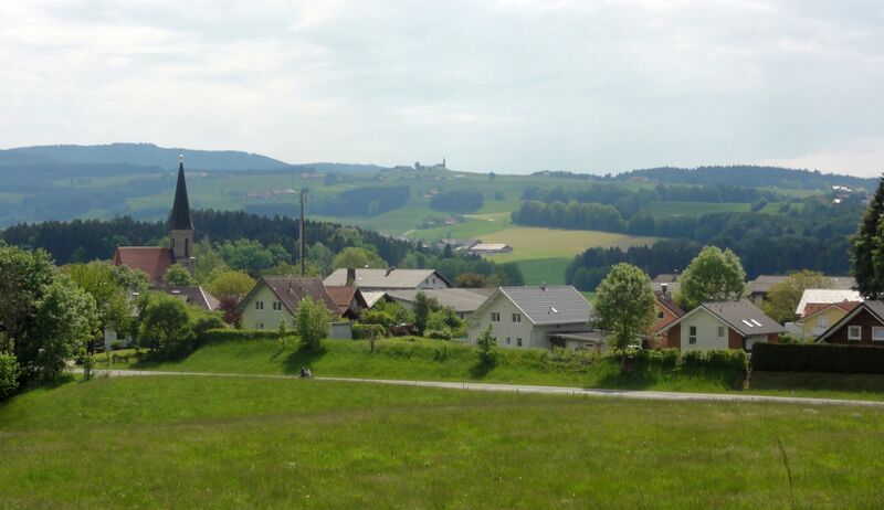 Datei:Oberhofen, im Hintergrund Sommerholz.jpg