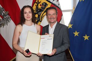 Sarah Breitenbaumer Salzburger Sportehrenlorbeer in Silber.jpg