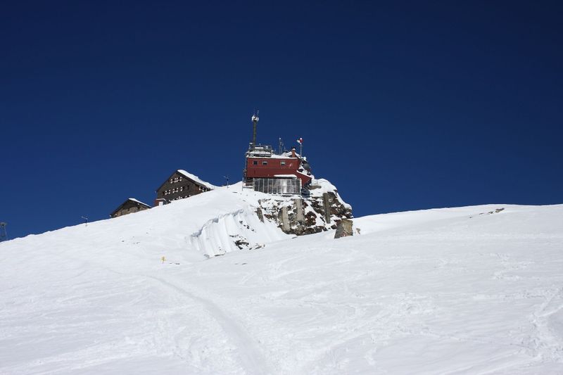 Datei:Sonnblick-zittelhaus7881.jpg