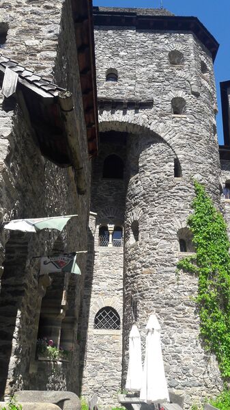 Datei:Burg Finstergrün 1 (17).jpg