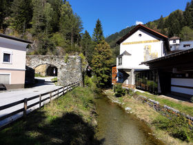Die Mandling als Grenzfluss in Mandling.JPG