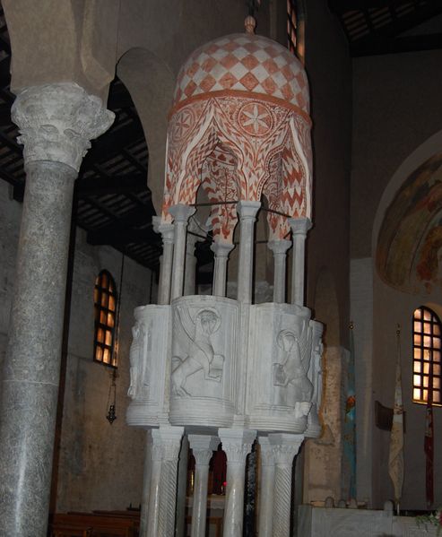 Datei:Gradobasilika, kanzel.jpg