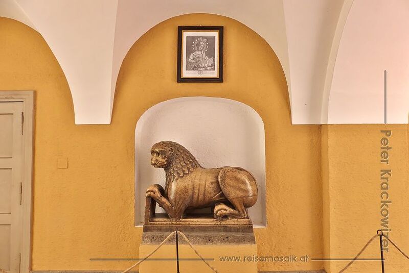 Datei:Langenhof Romanischer Löwe 2020.jpg
