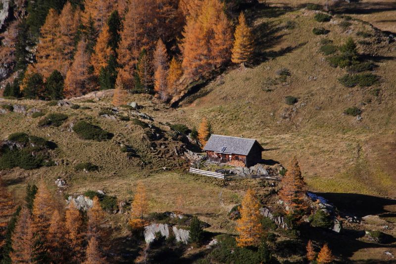 Datei:Lanschitzhütte u.lanschitzsee 61970 2011-11-01.jpg