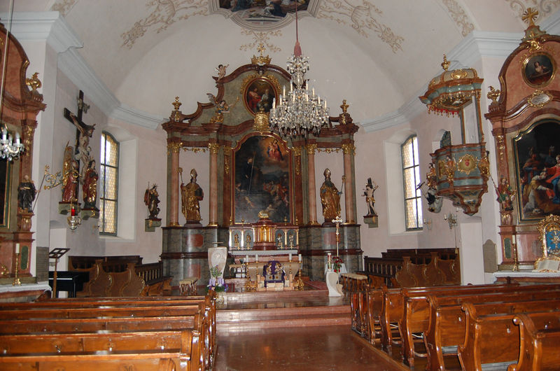 Datei:Pfarrkirche St. Gilgen, Innenansicht.jpg