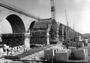 Westautobahnbau Talübergang Hallwang 1956.jpg