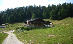 Gasthütte Spielbergalm, östliche Ansicht.jpg