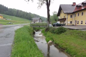 Plainfeldbachverlauf im Ortsbereich von Plainfeld.JPG