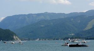 Blick nach Strobl mit der Laimeralm.jpg