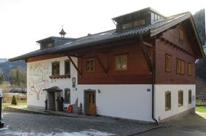 Haus Hirschpoint am Hintersee.jpg