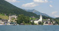 Scalaria-Hotel und Wallfahrtskirche St. Wolfgang.jpg