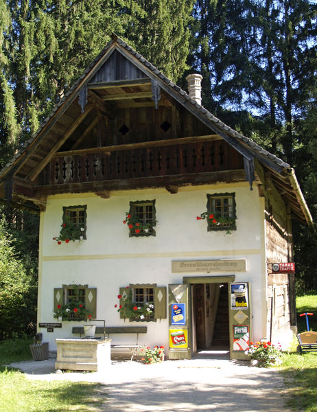 Datei:Gemischtwarenhandlung Freilichtmuseum.jpg
