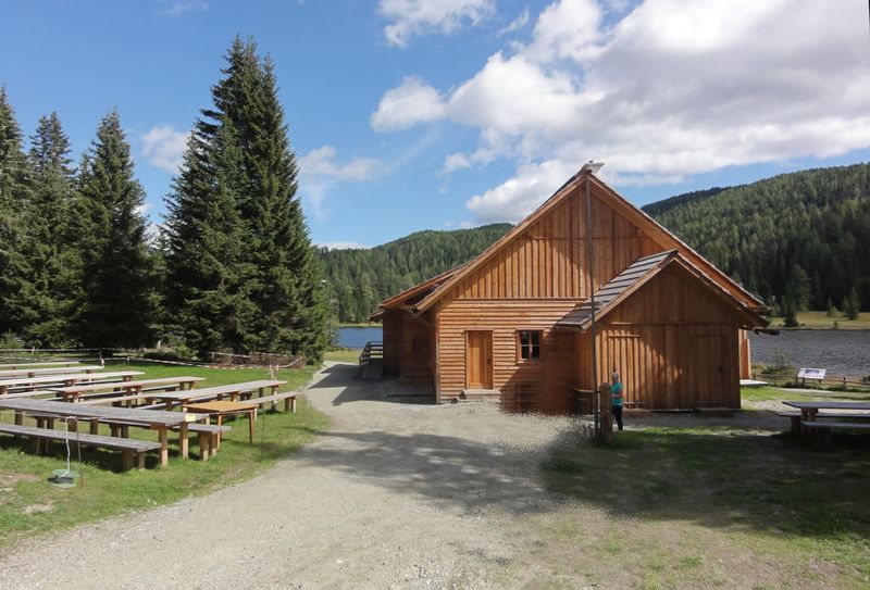 Datei:Schießstandhütte am Prebersee.jpg