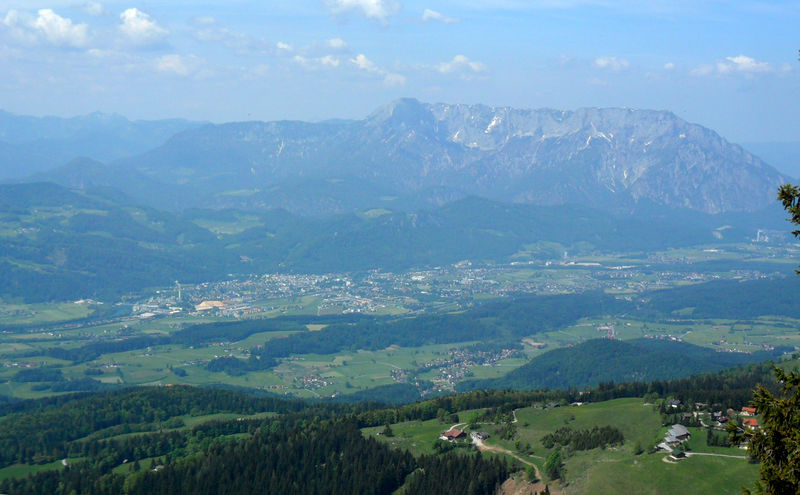 Datei:Halleinblick vom Schlenken.jpg