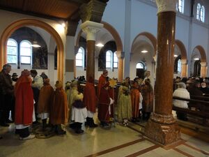 Einzug in die Kirche.JPG