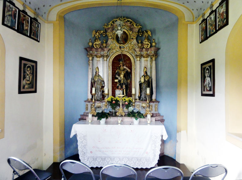 Datei:Herrnhubkapelle in Thalgau, Innenansicht.jpg