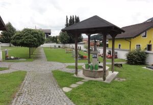 Der neue Teil des Irrsdorfer Friedhofes.jpg