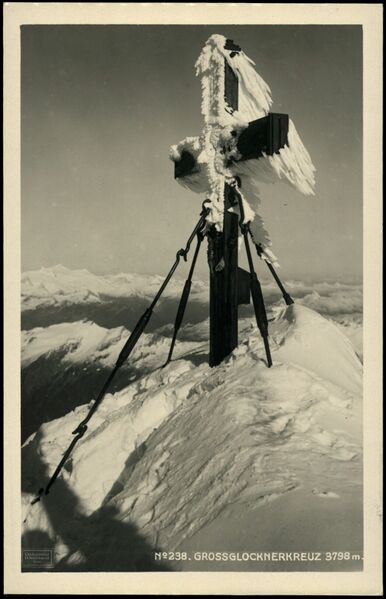 Datei:Großglockner Gipfelkreuz 1932.jpg
