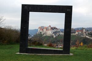 Kunstfenster mit Burghausen.jpg