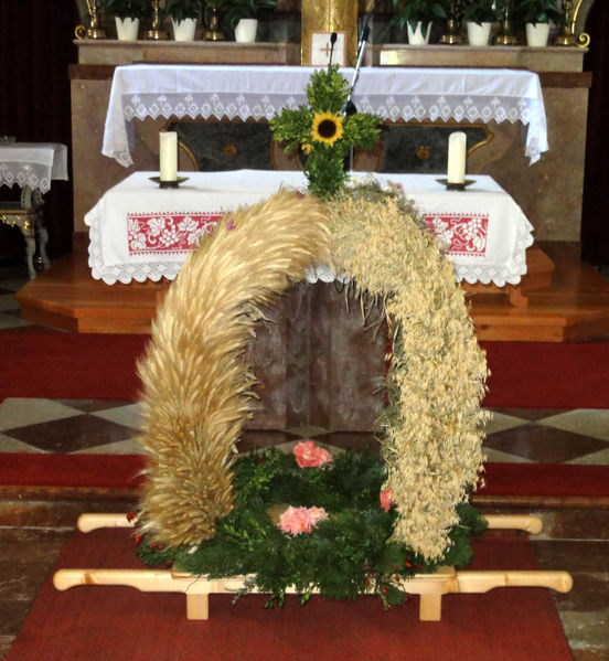 Datei:Forstau, Erntekrone.jpg