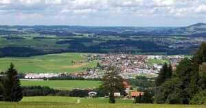Eugendorf mit Hochkreuz A Kopie.jpg