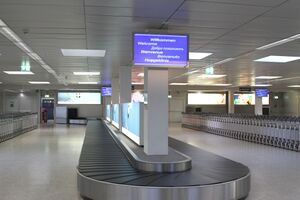 Salzburg Airport Terminal 1 Gepäckbänder.jpg